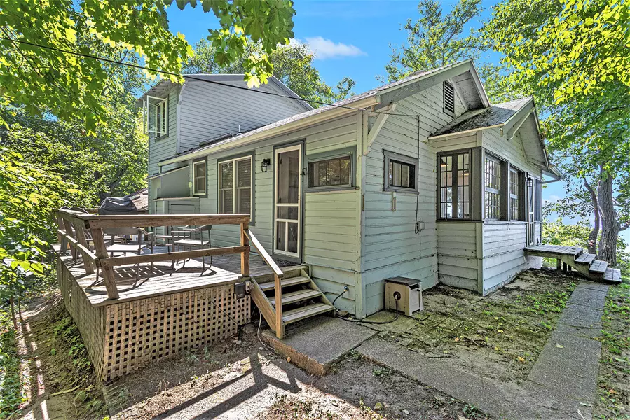 29821 Lake Bluff Drive, Covert, MI 49043