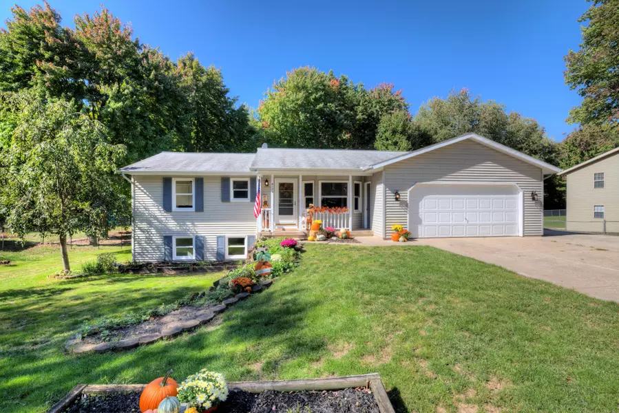 4134 Spruce Drive, Dorr, MI 49323
