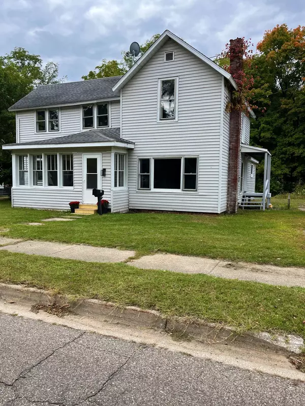 206 S Lowe Street, Dowagiac, MI 49047