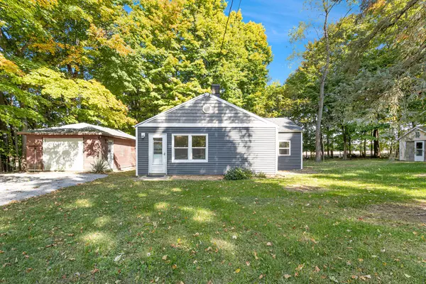 10261 E V Avenue, Vicksburg, MI 49097