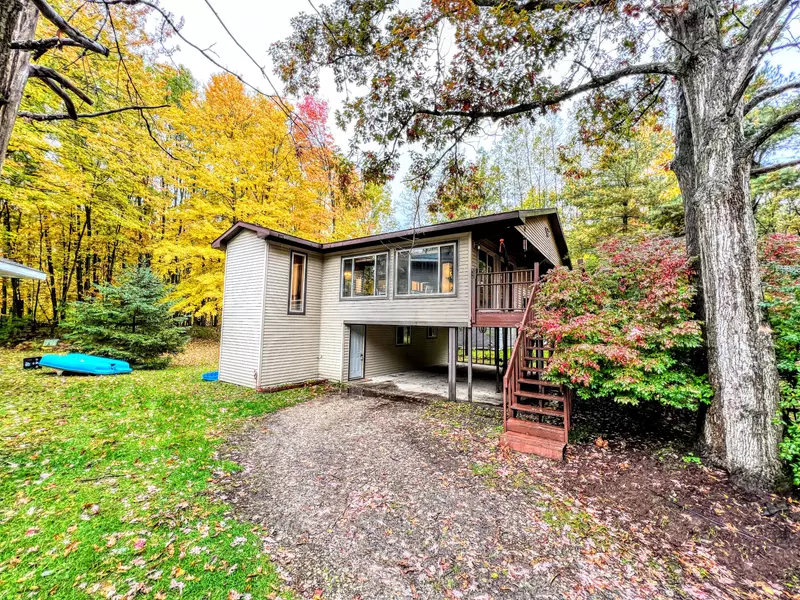 11973 St. Johns Drive, Stanwood, MI 49346