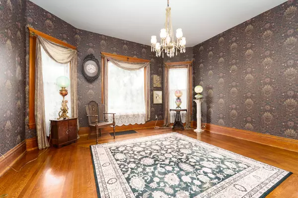 Marshall, MI 49068,116 W Spruce Street