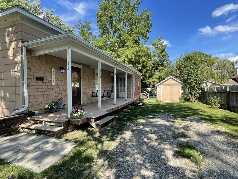 208 W Lincoln Street, Grand Ledge, MI 48837