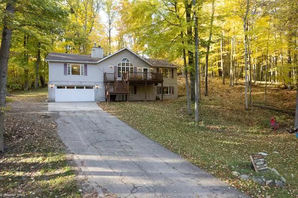 10973 Shawnee Trail, Canadian Lakes, MI 49346