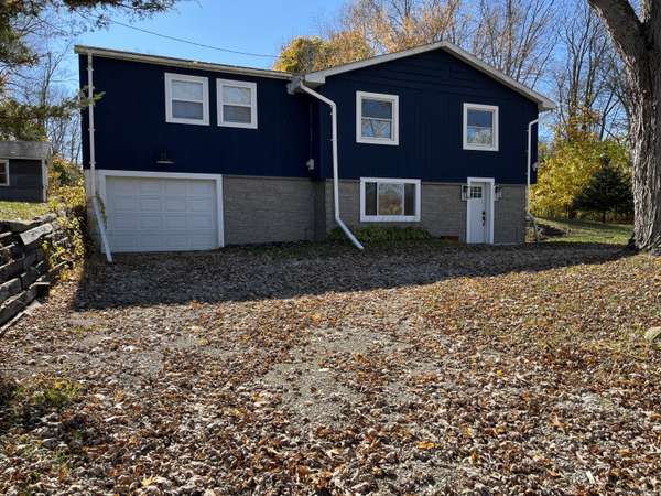 6587 Coon Hill Road, Munith, MI 49259