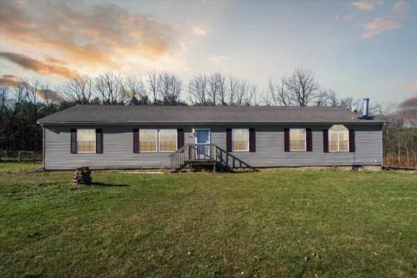 8790 N Meridian Road, Pleasant Lake, MI 49272