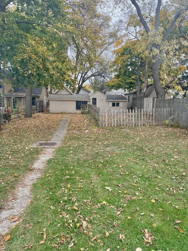 1037 Hazen SE Street