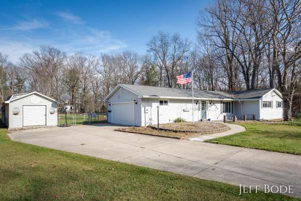 5830 Verta NE Drive, Belmont, MI 49306