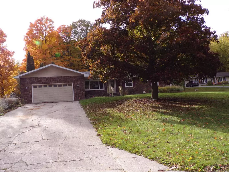 3226 Saint Andrews Drive, Mount Pleasant, MI 48858