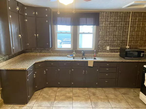 Tekonsha, MI 49092,129 N Waldo Street