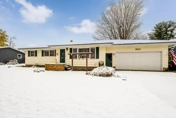 1802 S Donna Drive, Stevensville, MI 49127