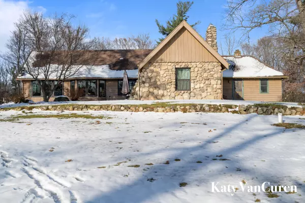 13261 Pine Island NE Drive