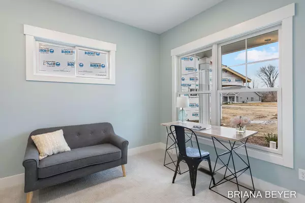 Holland, MI 49423,1062 Maplewood Court #16