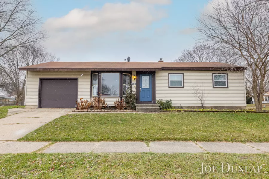 250 Donna SE Drive, Lowell, MI 49331