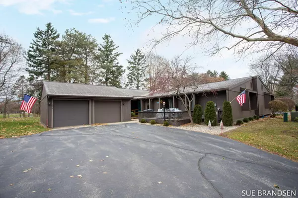 794 Brook Village Court, Holland, MI 49423