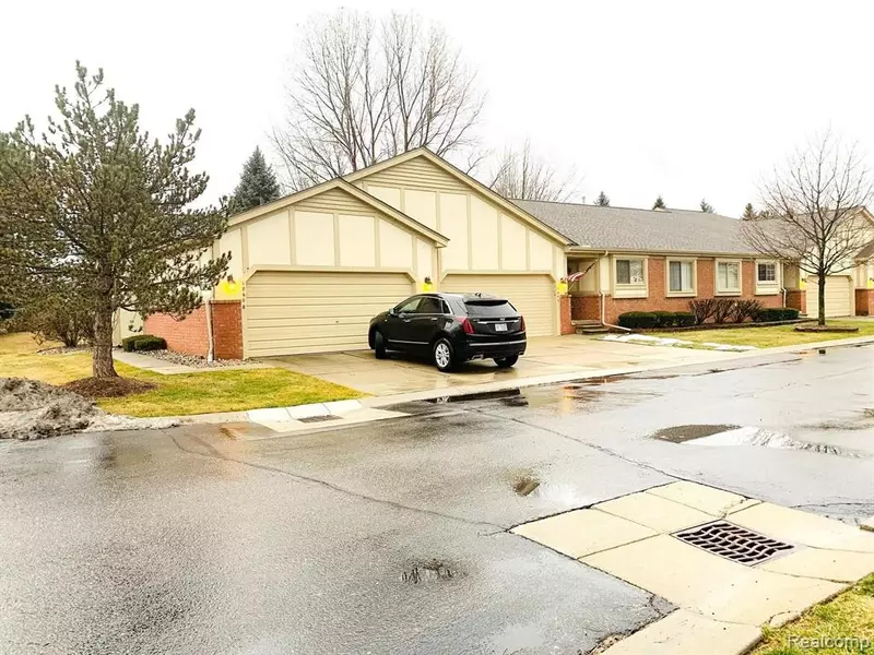 18608 VALLEYBROOK Lane, Clinton Twp, MI 48038