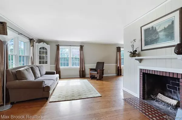 Beverly Hills, MI 48025,32261 AUBURN Drive