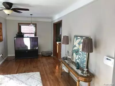 Royal Oak, MI 48073,1525 HURON Avenue