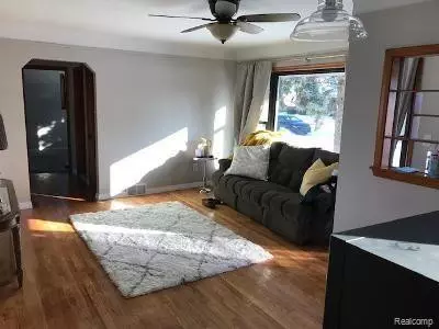 Royal Oak, MI 48073,1525 HURON Avenue