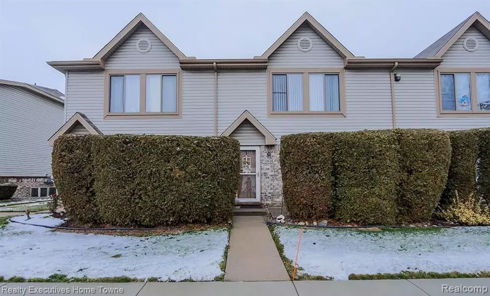 50428 BAY RUN S, Chesterfield, MI 48047