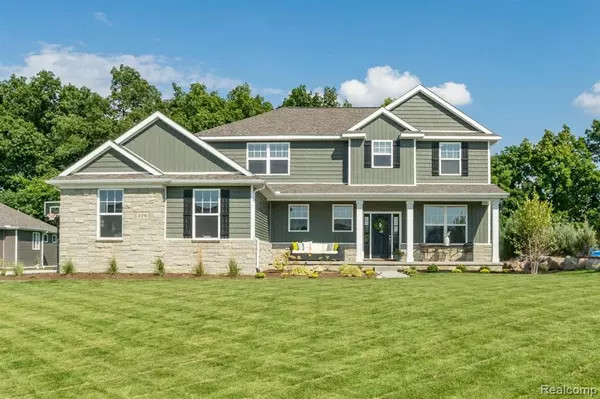 2316 TORREY PINE Court, Howell, MI 48855