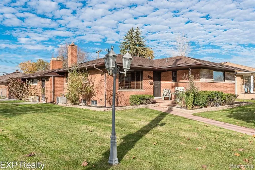Dearborn Heights, MI 48127,6005 SHADOWLAWN Street