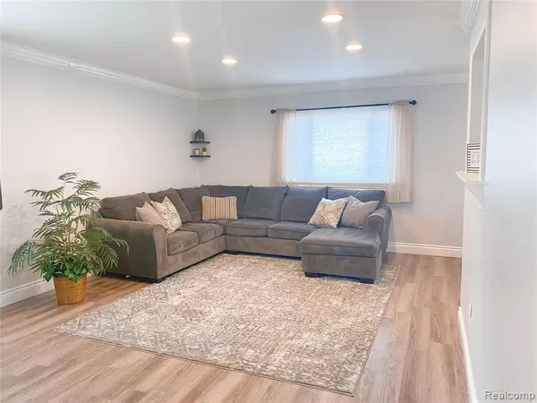 Rochester Hills, MI 48307,2627 LONGVIEW Avenue