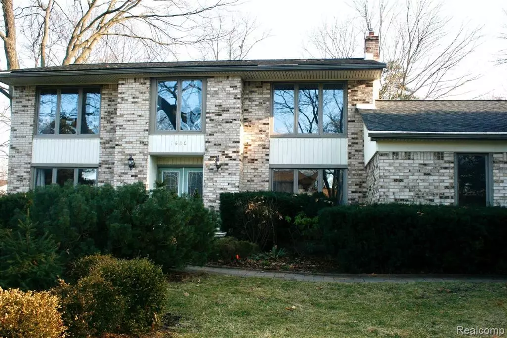 Troy, MI 48084,1680 CHATHAM Drive