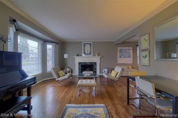 Grosse Pointe Farms, MI 48236,75 HALL PL