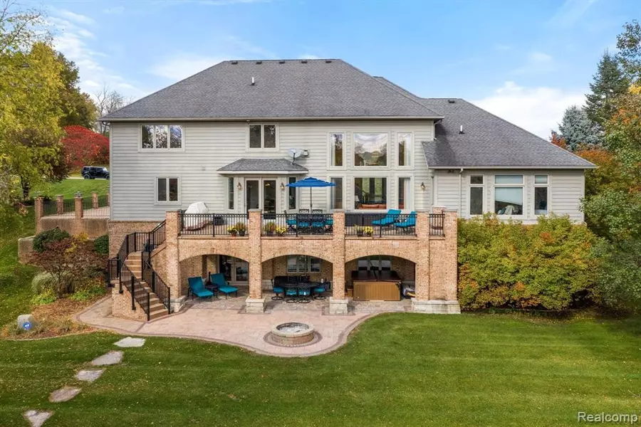 10136 ROSEMARIE Run, Brighton, MI 48114