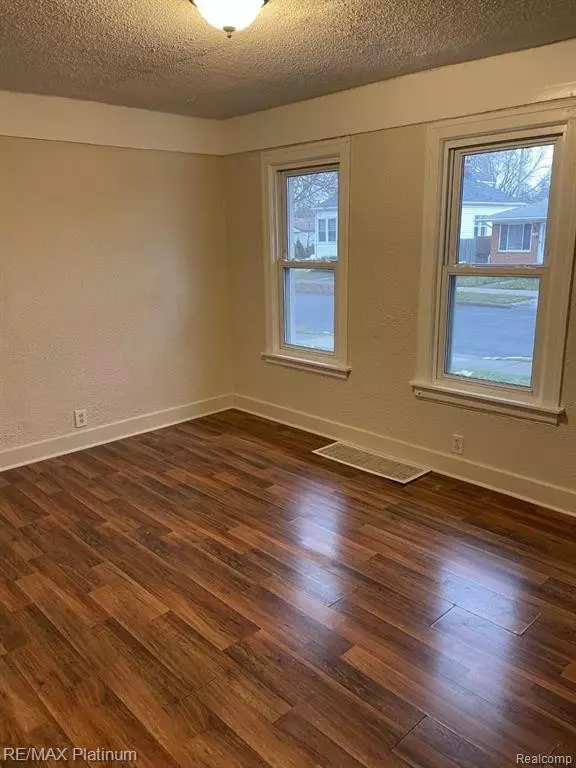 Lincoln Park, MI 48146,1533 COLLEGE Avenue