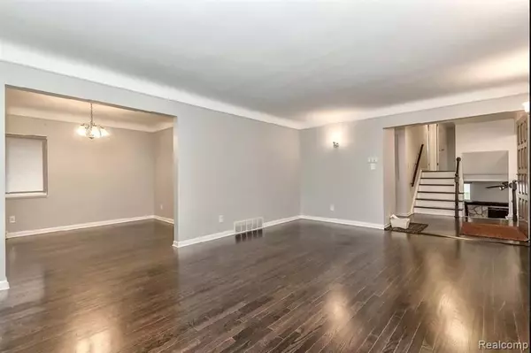 Dearborn Heights, MI 48125,755 S BEECH DALY Street