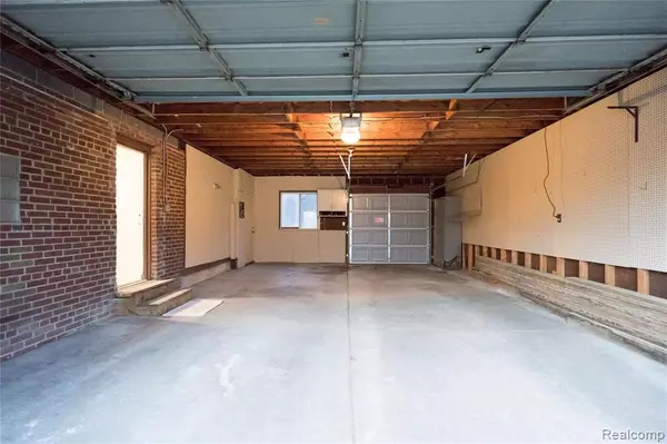 Harper Woods, MI 48225,19989 WOODLAND Street