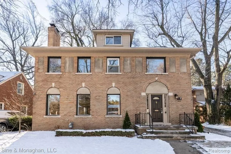 77 MOROSS Road, Grosse Pointe Farms, MI 48236