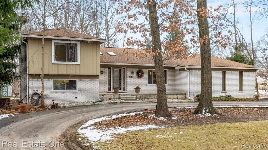 Rochester Hills, MI 48307,1515 GRAVEL RIDGE Drive