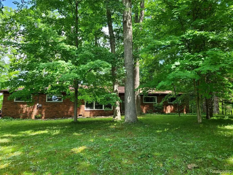11201 FAUSSETT Road, Fenton, MI 48430