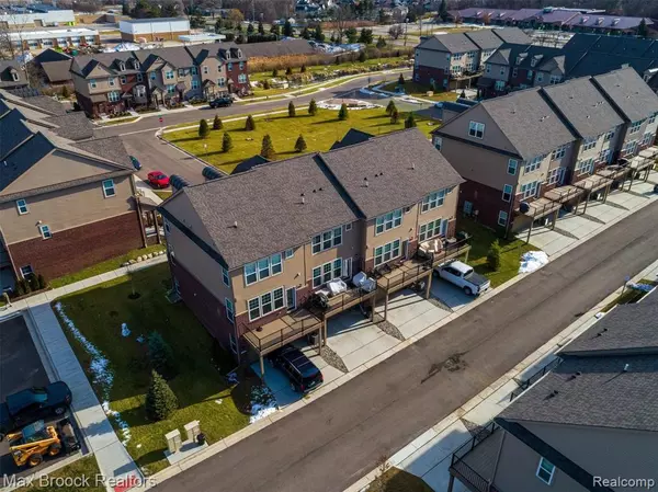 Rochester Hills, MI 48307,2884 GLENBAR Circle