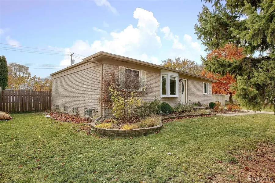 11802 ONTARIO Drive, Sterling Heights, MI 48313