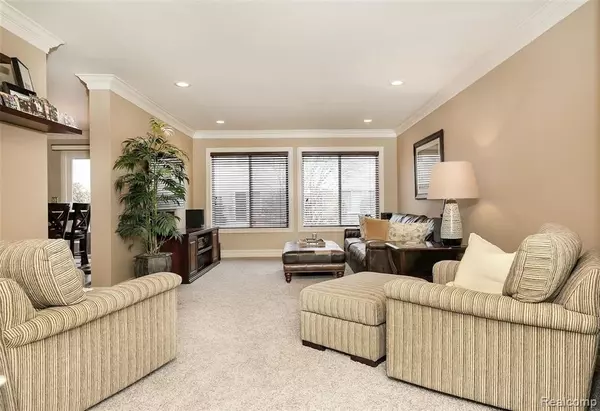 Royal Oak, MI 48067,513 MACWILLIAMS Lane