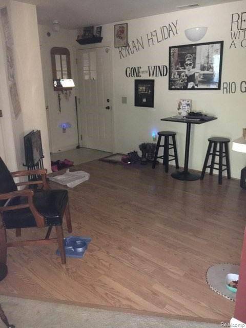 Fenton, MI 48430,15240 SILVER PKWY APT 201