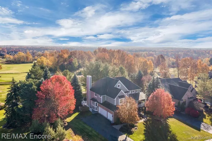 6851 Oakhurst Ridge Road, Clarkston, MI 48348