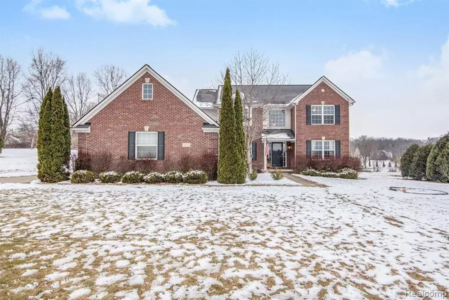 3035 SHADY HOLLOW Drive, White Lake, MI 48383