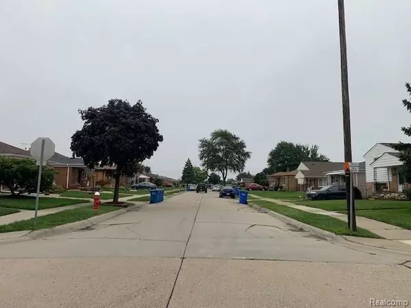 Warren, MI 48093,8271 ANNA Avenue