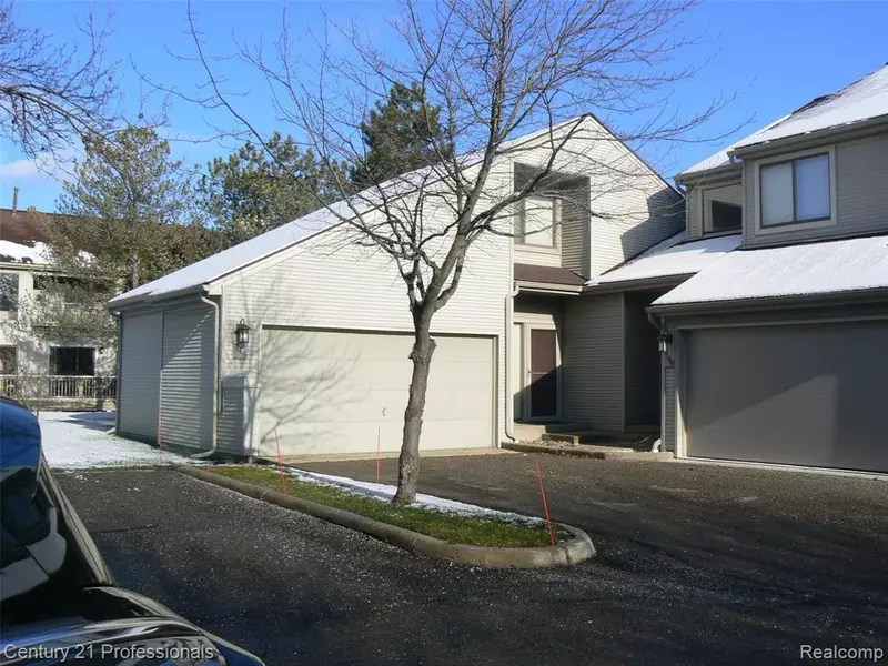 746 Eastbridge Court, Rochester Hills, MI 48307