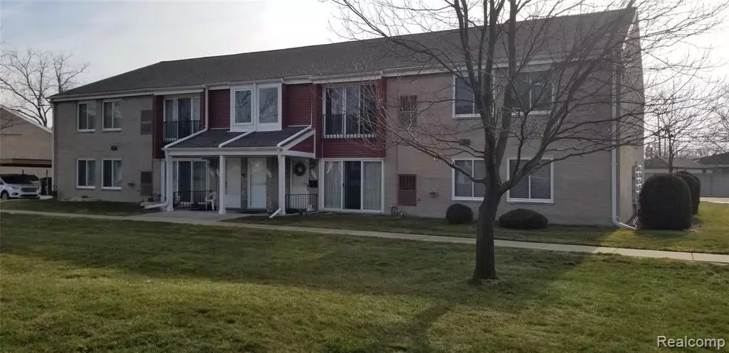 703 SUNSET Lane, Saint Clair Shores, MI 48082