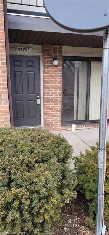 Livonia, MI 48152,33705 PONDVIEW Circle