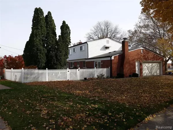 Sterling Heights, MI 48312,14407 EDSHIRE Drive