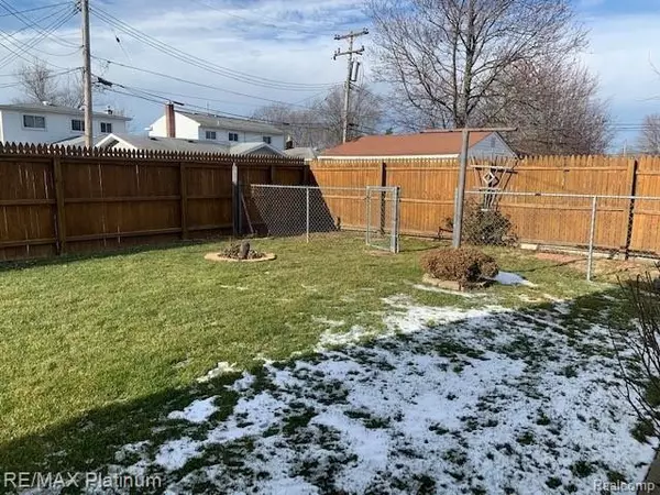 Westland, MI,32118 SANDRA LN