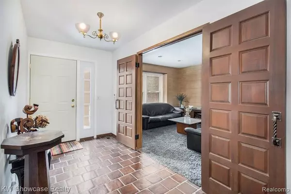 West Bloomfield, MI 48323,4302 KNIGHTSBRIDGE Lane