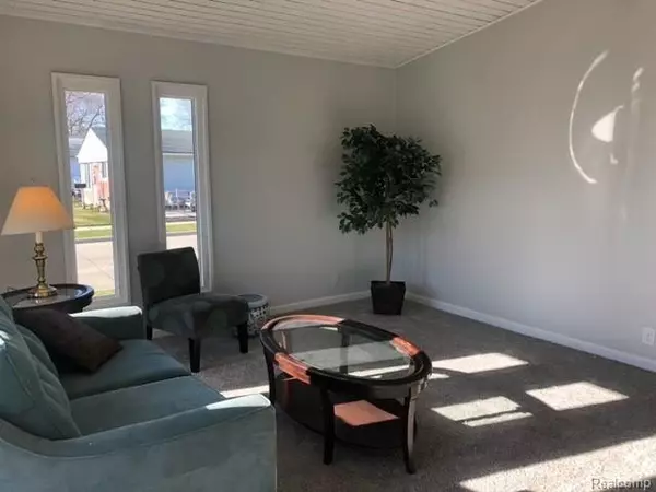 Warren, MI 48089,8201 CHALMERS Avenue